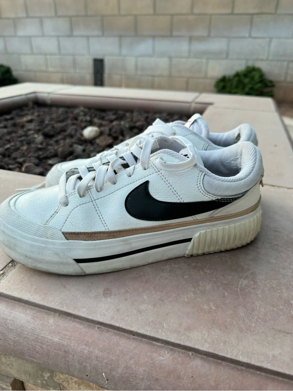 Nike Court Legacy Lift white black platform Low-Top Sneakers